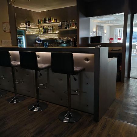 Yes Hotel Авиньон Екстериор снимка
