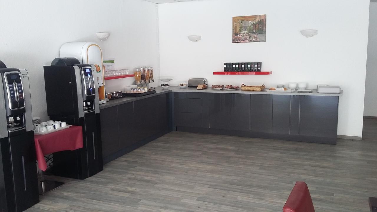 Yes Hotel Авиньон Екстериор снимка